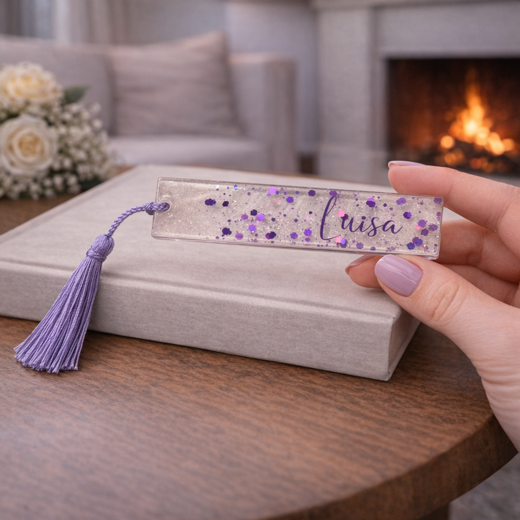 Personalisierbares Lesezeichen – Glitzer lila mit Namen personalisierbar
