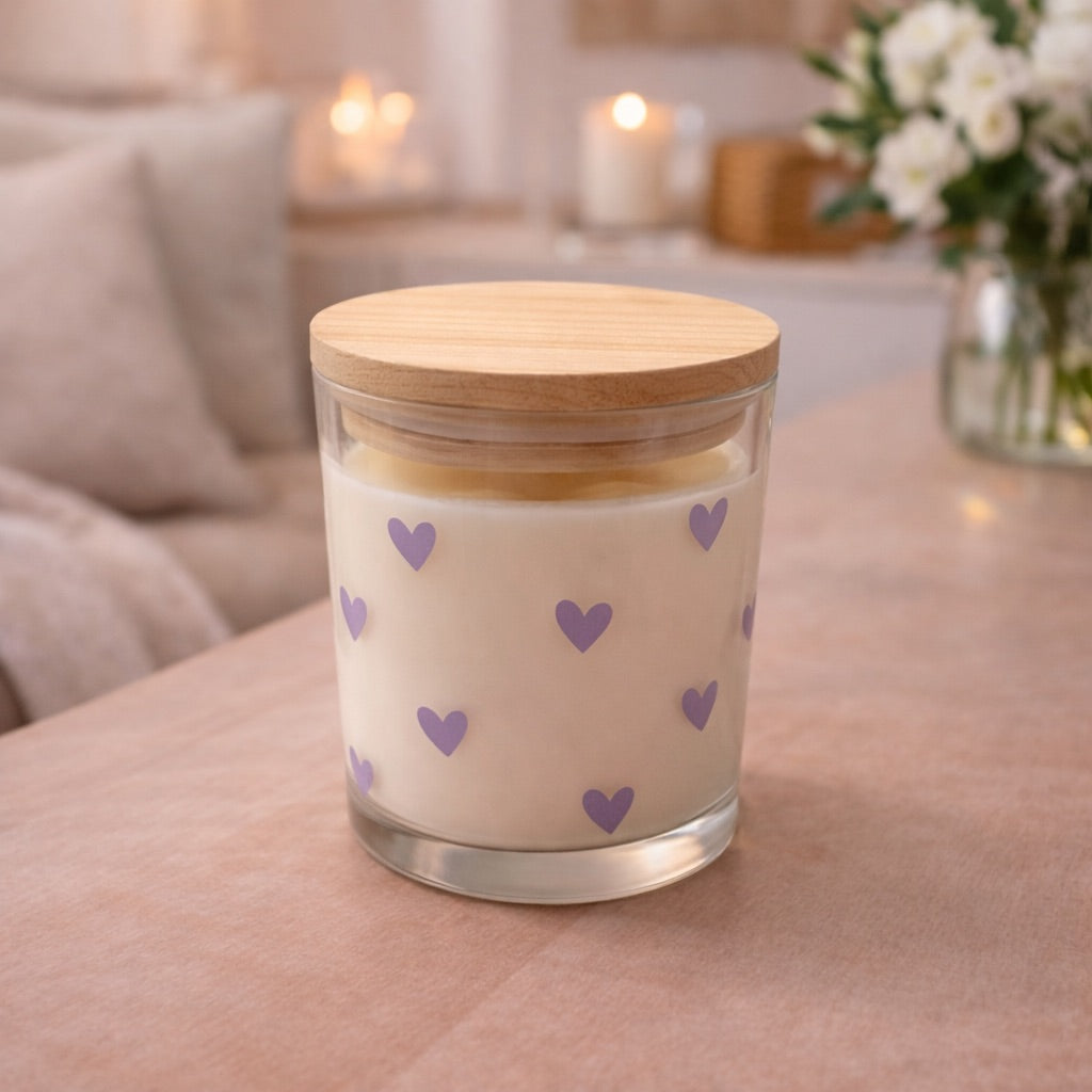 Duftkerze im Glas mit Vanilleduft – verschiedene Designs – Herzchen, Schleifen oder Blumen