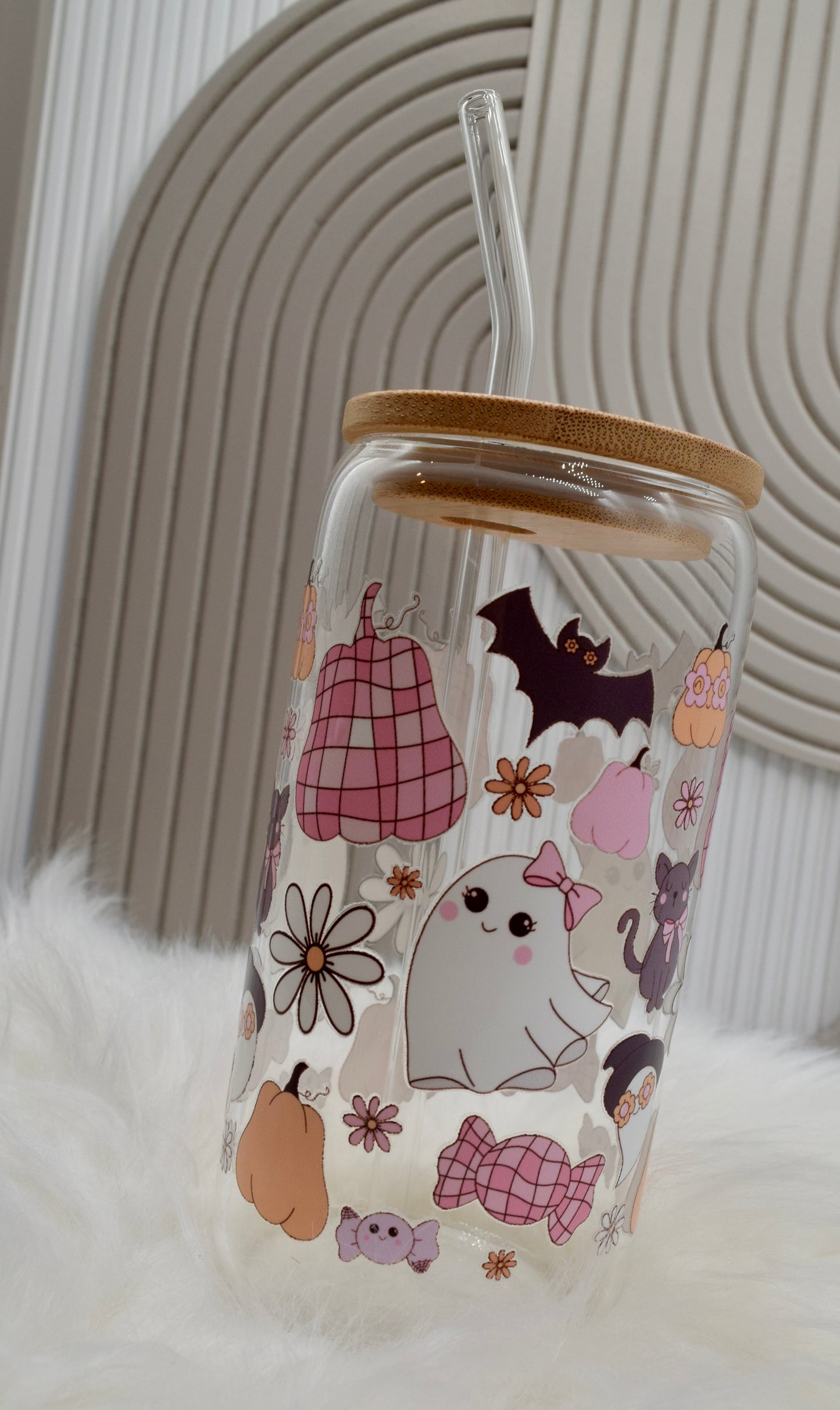 Halloween Trinkglas mit Deckel & Strohhalm – Süßes Geister- & Kürbis-Design