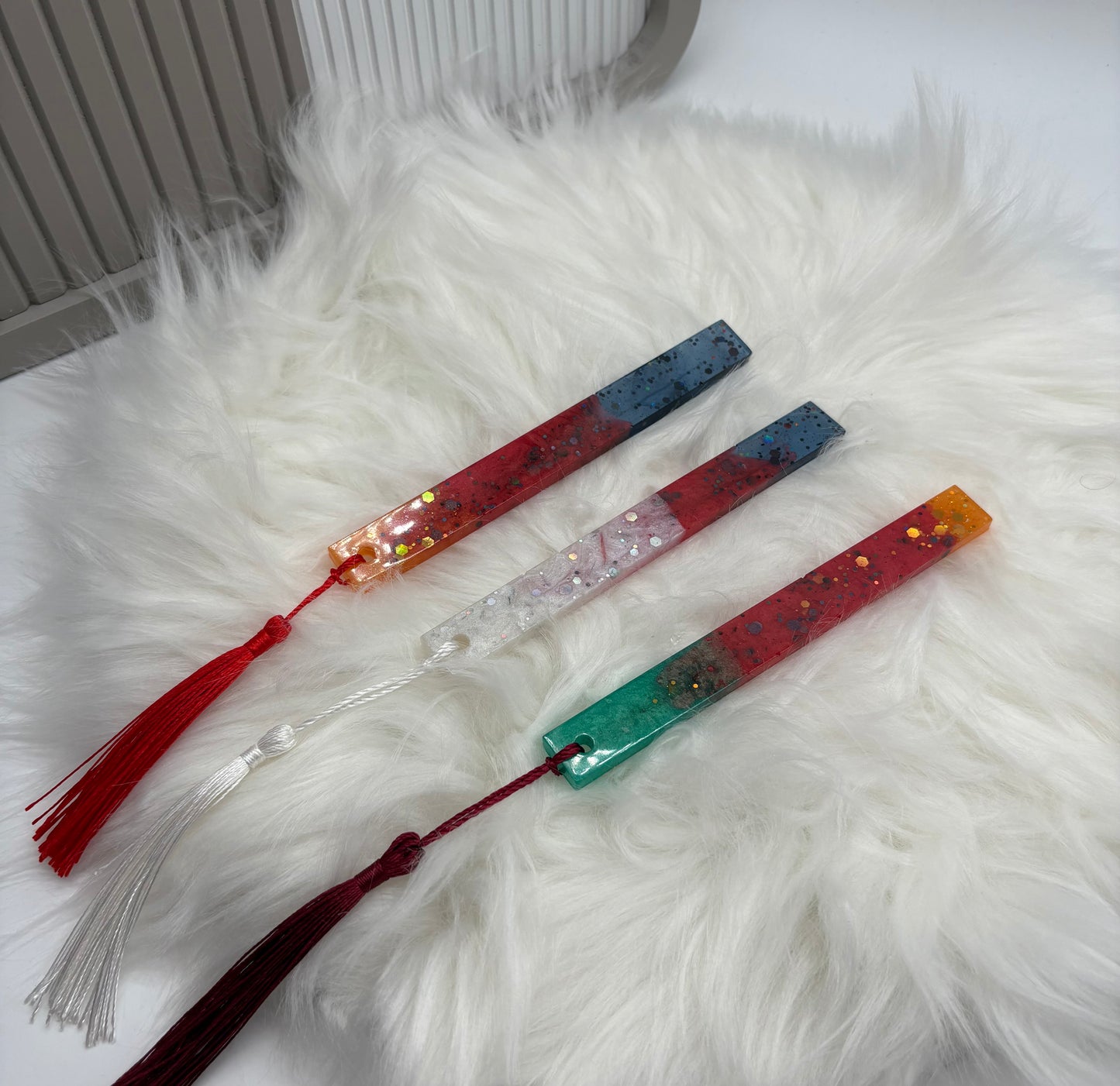 Lesezeichen aus Resin mit Glitzer – Handgemachtes Geschenk für Bücherfreunde