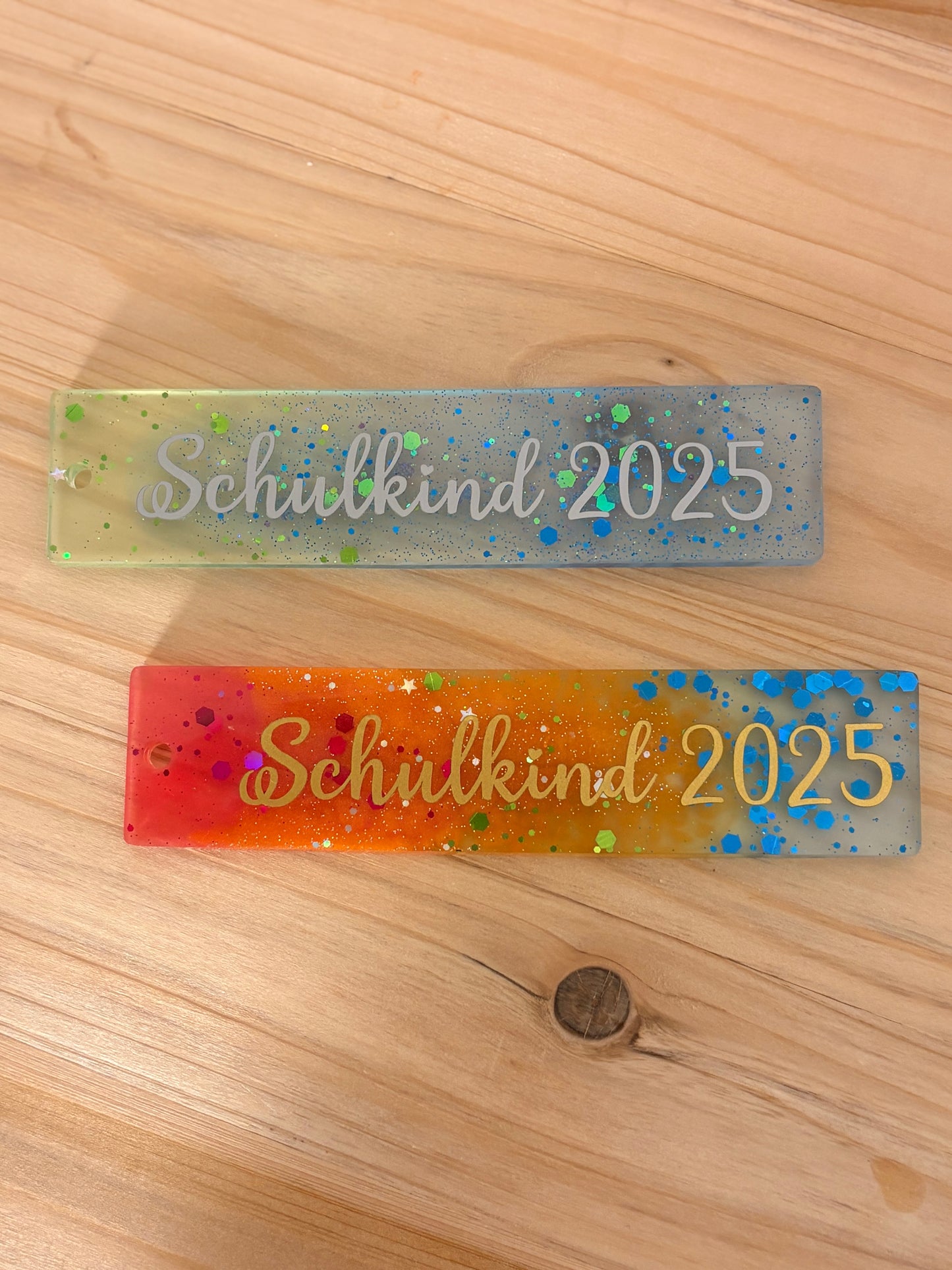 Zwei Resin Lesezeichen Schulkind 2025