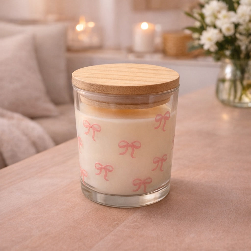 Duftkerze im Glas mit Vanilleduft – verschiedene Designs – Herzchen, Schleifen oder Blumen
