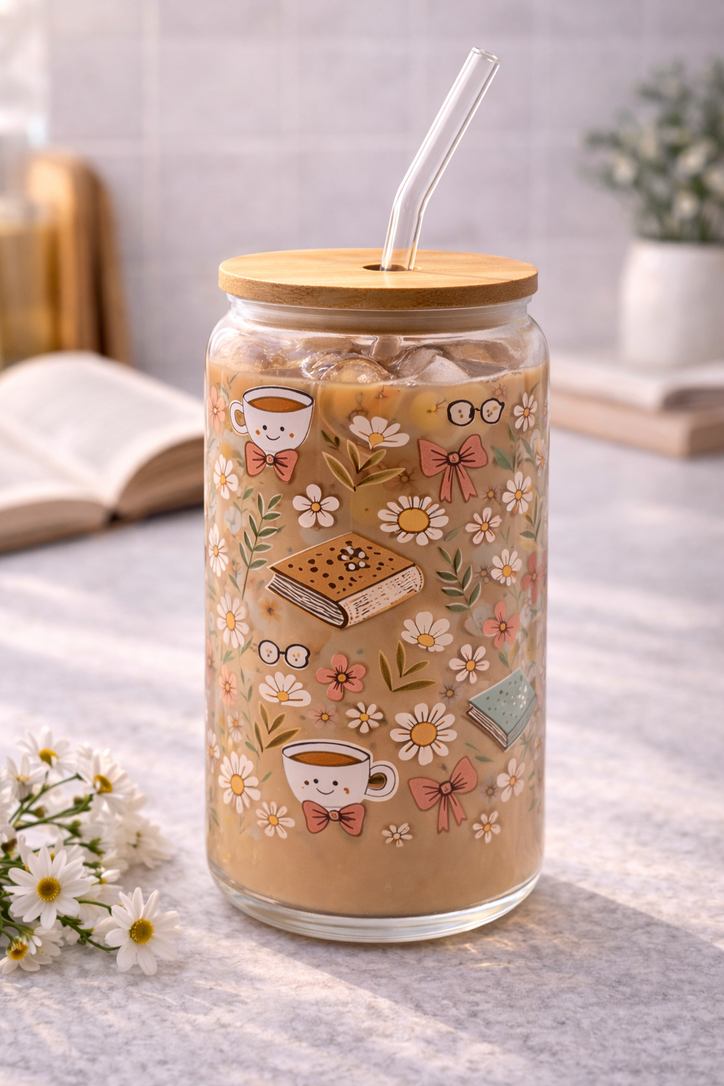 Cozy Trinkglas mit Deckel & Strohhalm – Bücher, Kaffee & Blumen Design