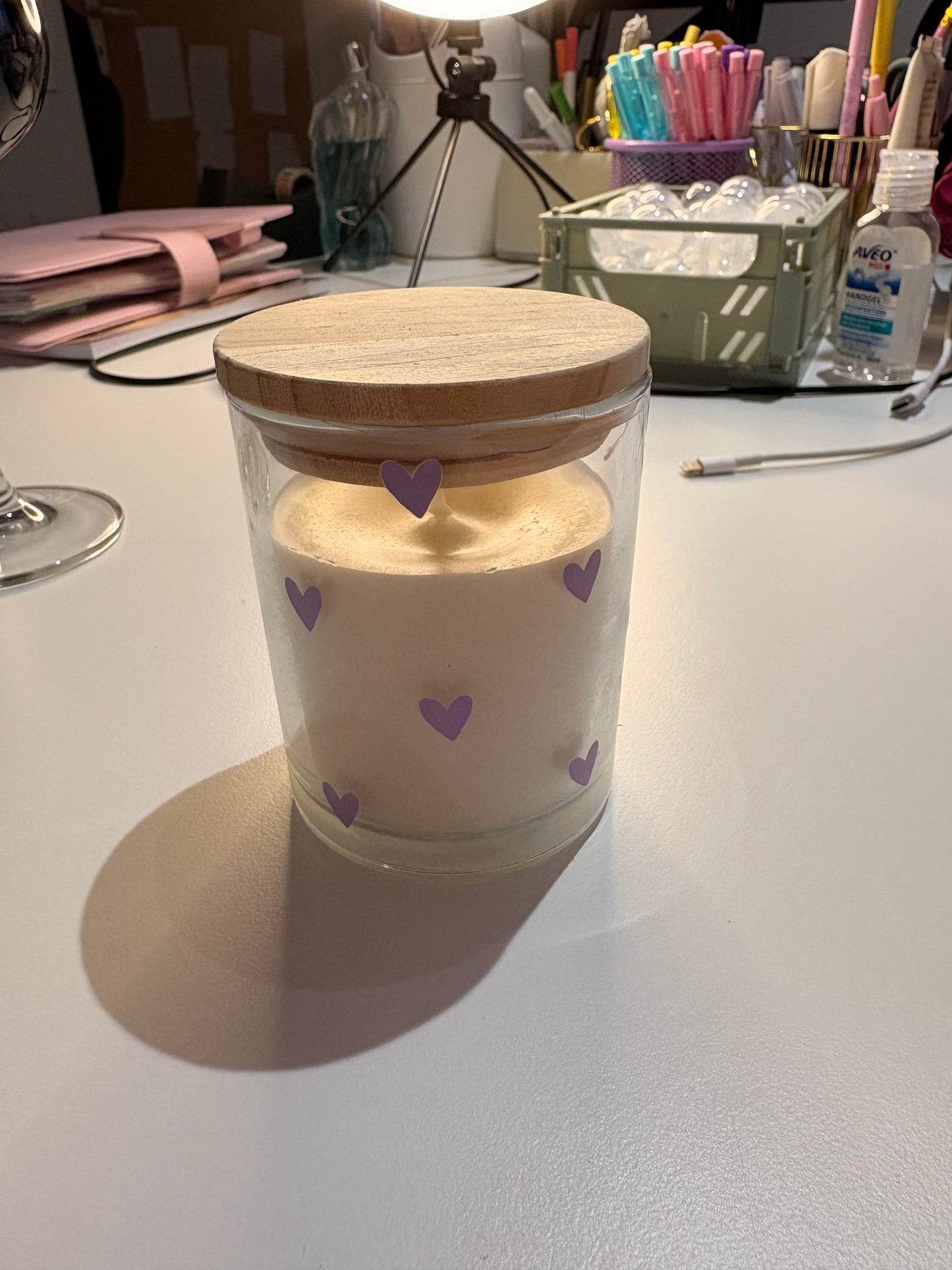 Duftkerze im Glas mit Vanilleduft – verschiedene Designs – Herzchen, Schleifen oder Blumen