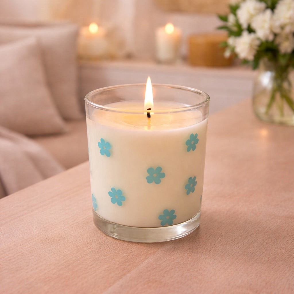 Duftkerze im Glas mit Vanilleduft – verschiedene Designs – Herzchen, Schleifen oder Blumen