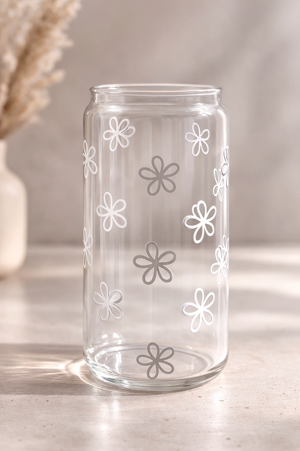 Trinkglas mit Deckel & Strohhalm - Blumen grau