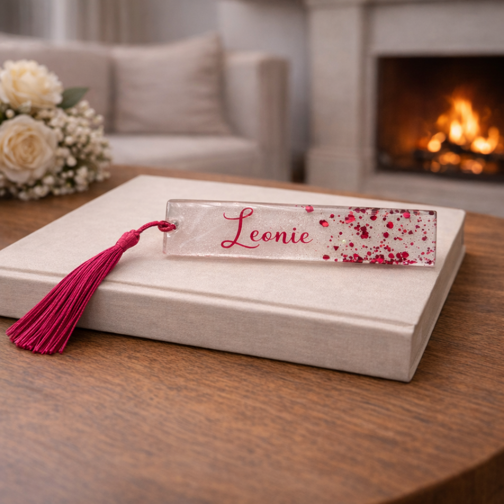 Personalisiertes Lesezeichen - Handmade Resin Bookmark mit Glitzer & Quaste