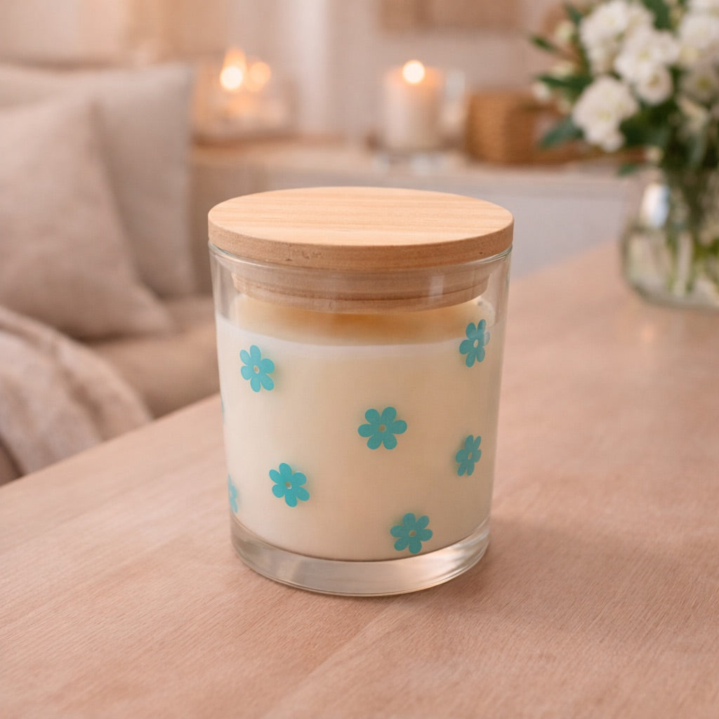 Duftkerze im Glas mit Vanilleduft – verschiedene Designs – Herzchen, Schleifen oder Blumen