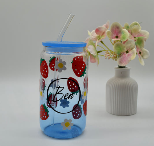 Personalisierter Kinderbecher aus Glas – Erdbeeren & Blumen – mit Name – Trinkglas mit Deckel & Strohhalm