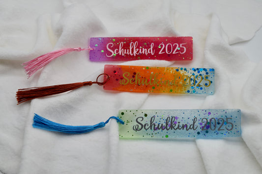 Lesezeichen „Schulkind 2025“ – Handgemacht & bunt – Geschenk zur Einschulung