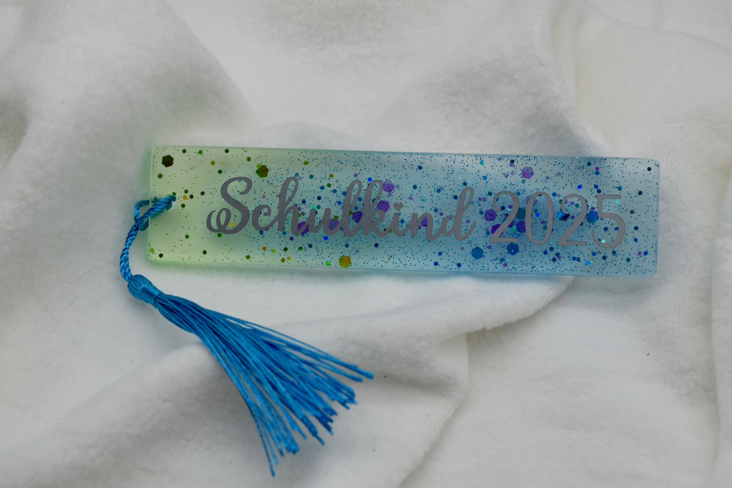 Lesezeichen „Schulkind 2025“ – Handgemacht & bunt – Geschenk zur Einschulung