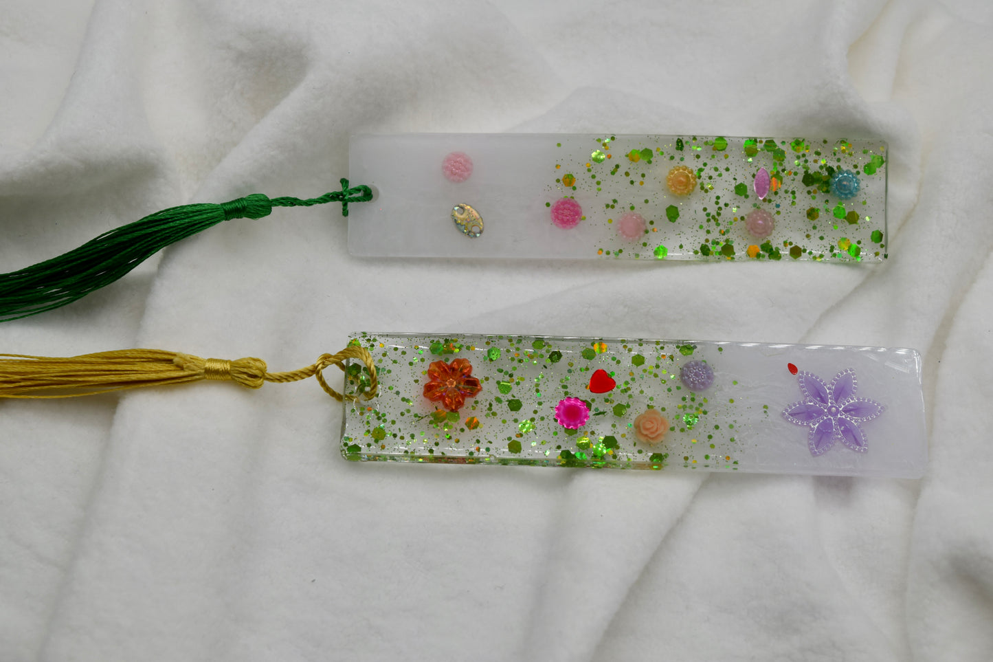 Glitzer-Lesezeichen mit Trockenblumen – Handgemacht mit Liebe