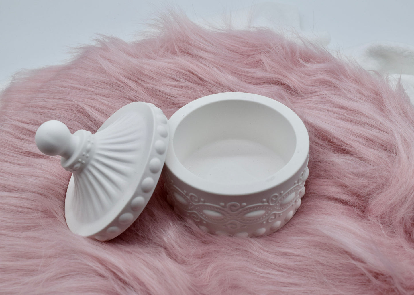 Schmuckdose, Vorratsdose, Dekodose, Vintage Dose, Schmuckschale, handgemacht, Badezimmer Deko, Aufbewahrung, Geschenkidee, Jesmonite, Gießpulver, Dose mit Deckel, kleine Schale