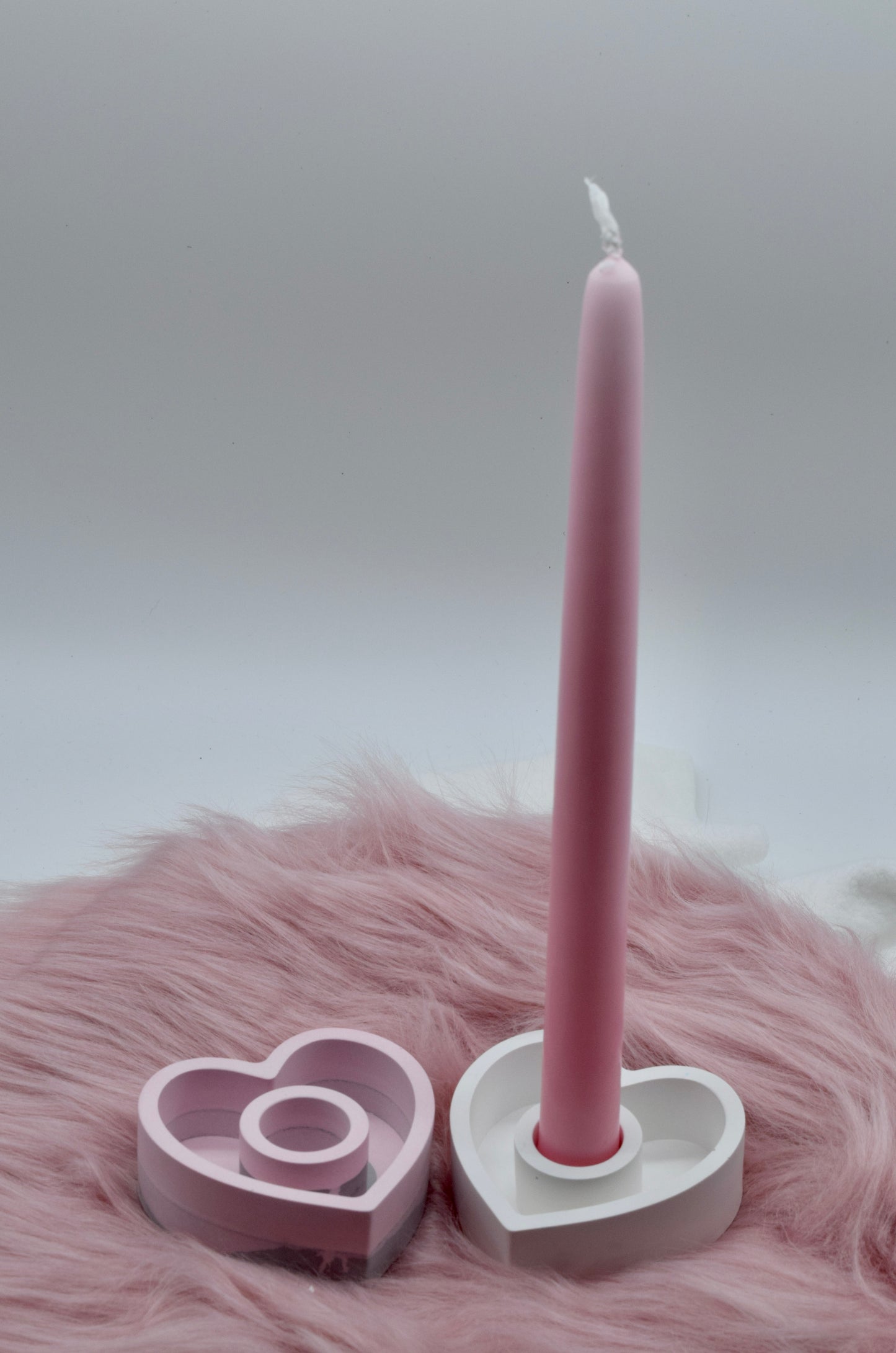 Herz Kerzenständer Set aus Gießpulver – handgefertigt, in Rosa und Weiß, romantische Tischdeko, Geschenkidee