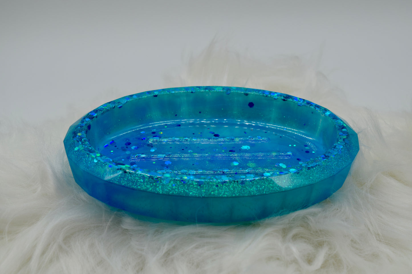 Seifenschale aus Epoxidharz – handgemachte Seifenablage mit Glitzer in Blau & Türkis