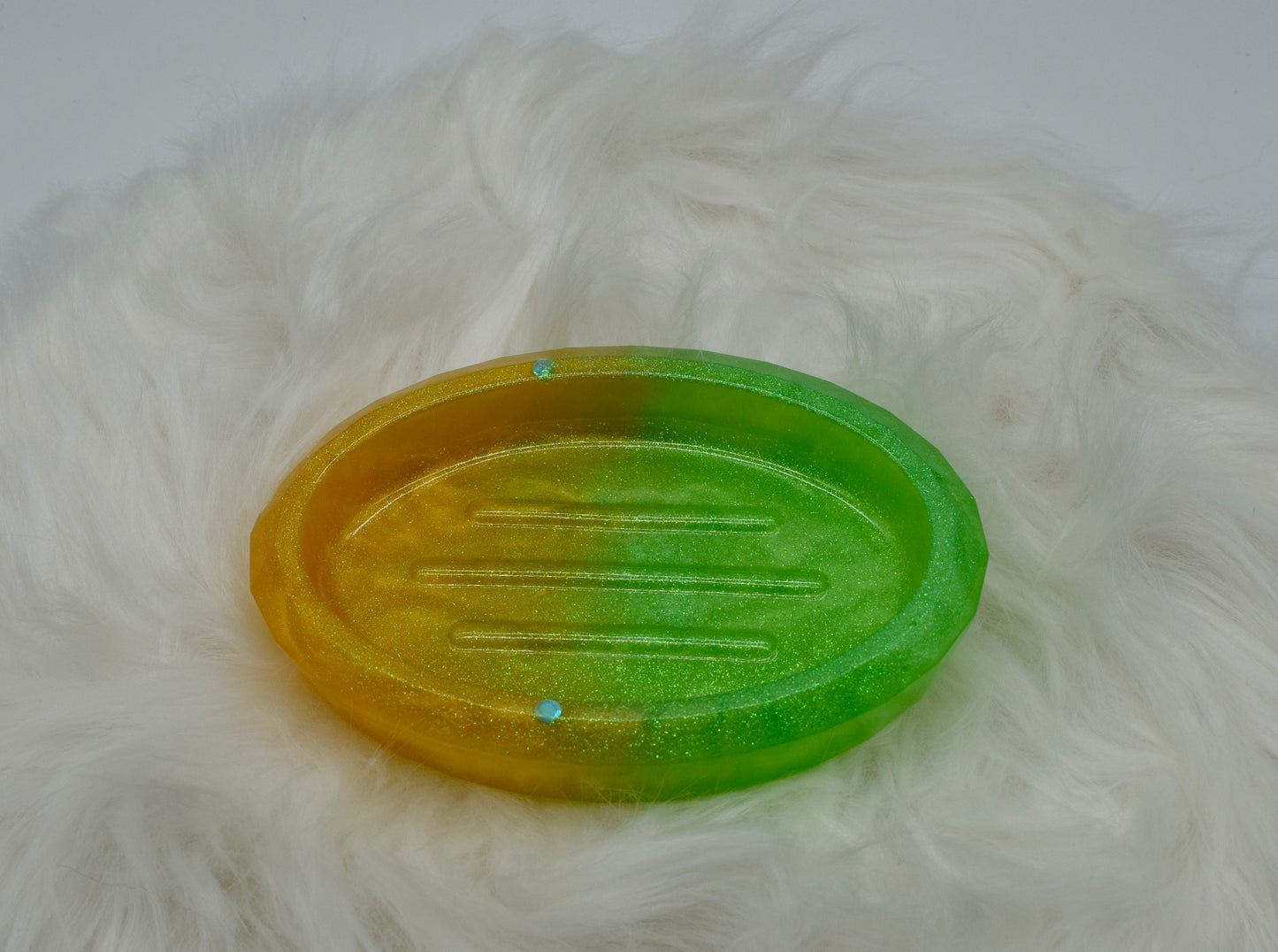 Seifenschale aus Epoxidharz – handgemachte Seifenablage mit Glitzer in Gelb & Grün