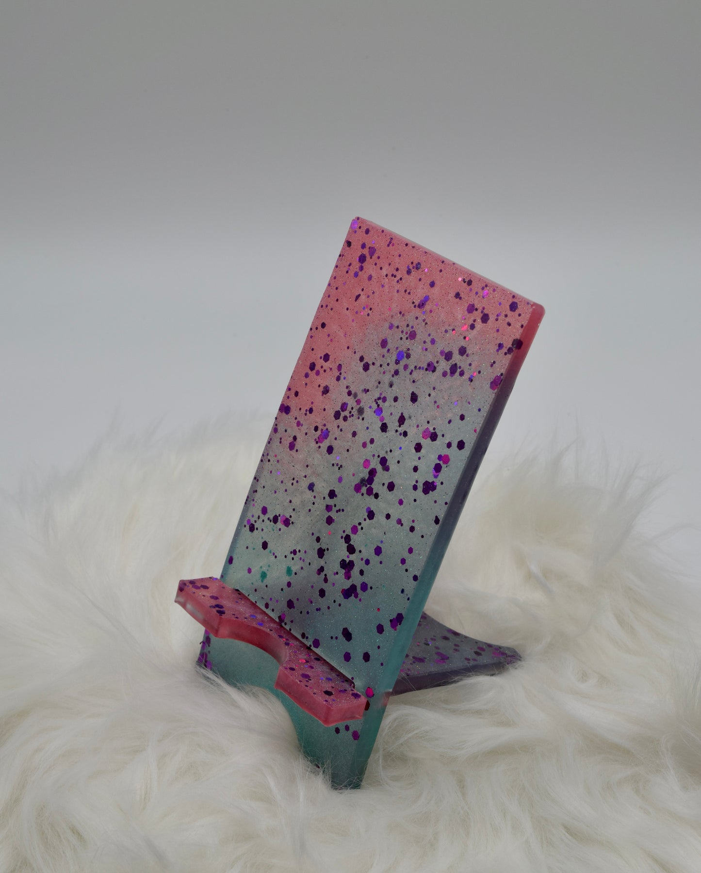 Handgemachter Handyhalter aus Epoxidharz mit Glitzer – Resin Phone Stand