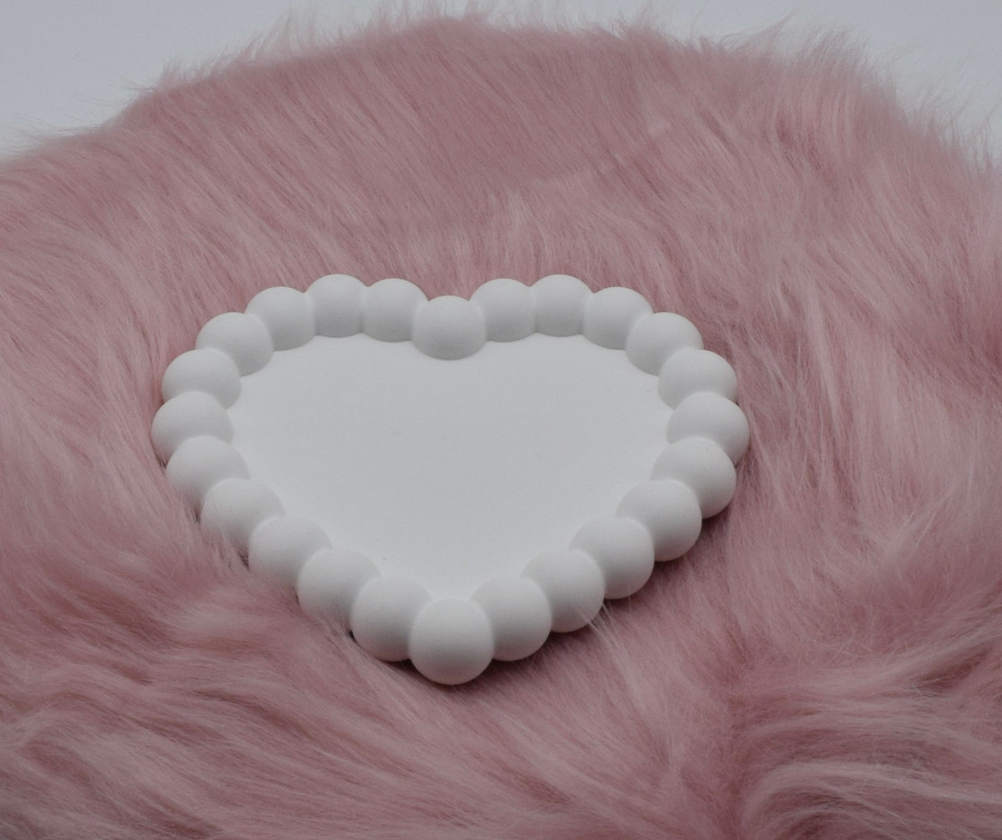 Herzförmiger Bubble Dekoteller aus Gießpulver – Schmuckablage & Tablett