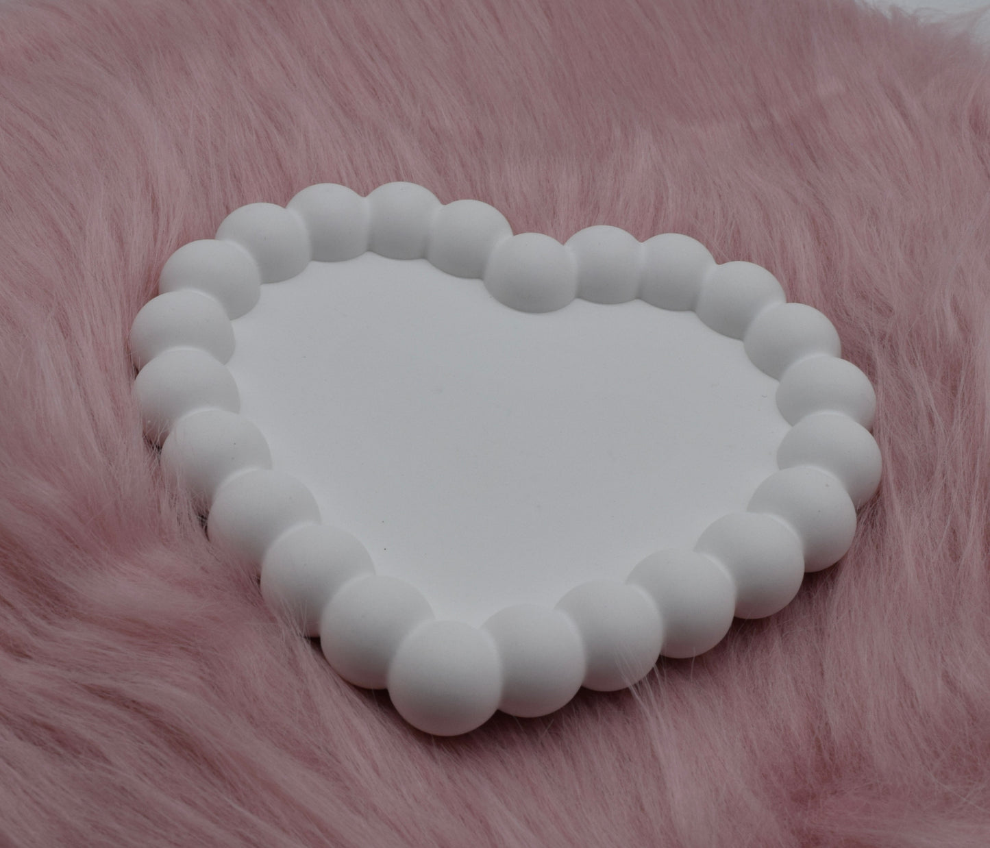 Herzförmiger Bubble Dekoteller aus Gießpulver – Schmuckablage & Tablett