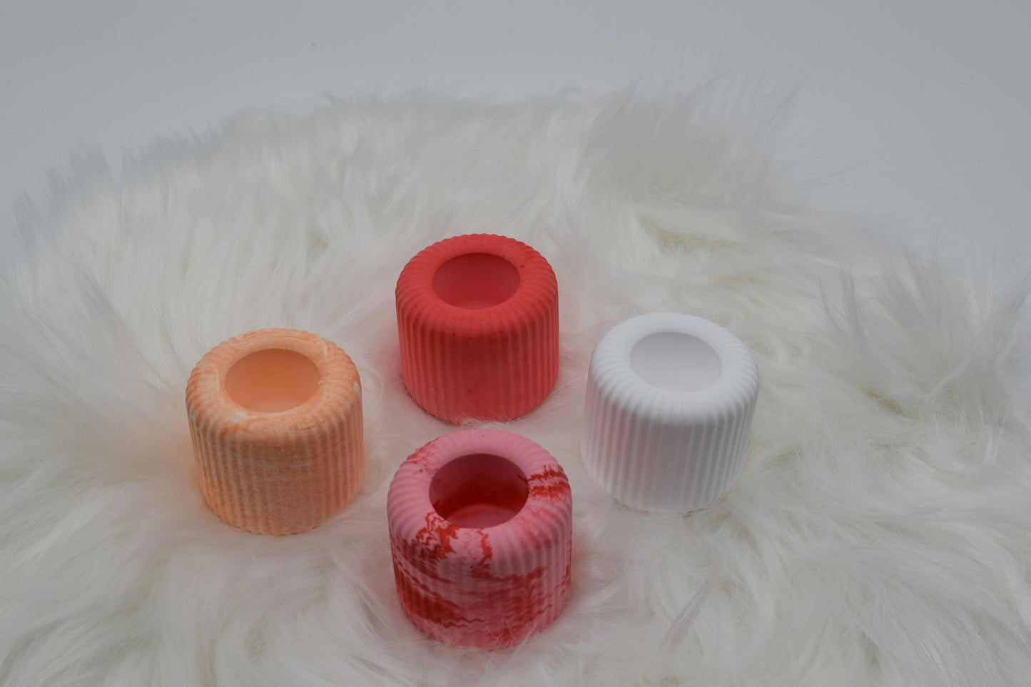 Kerzenständer Rund, geriffelt – handgemacht aus Gießpulver | stilvolle Deko & Geschenkidee