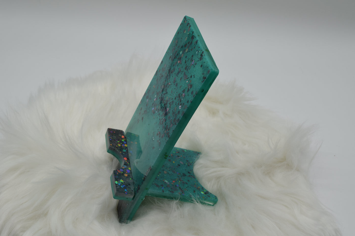 Handgemachter Handyhalter aus Epoxidharz mit Glitzer – Resin Phone Stand
