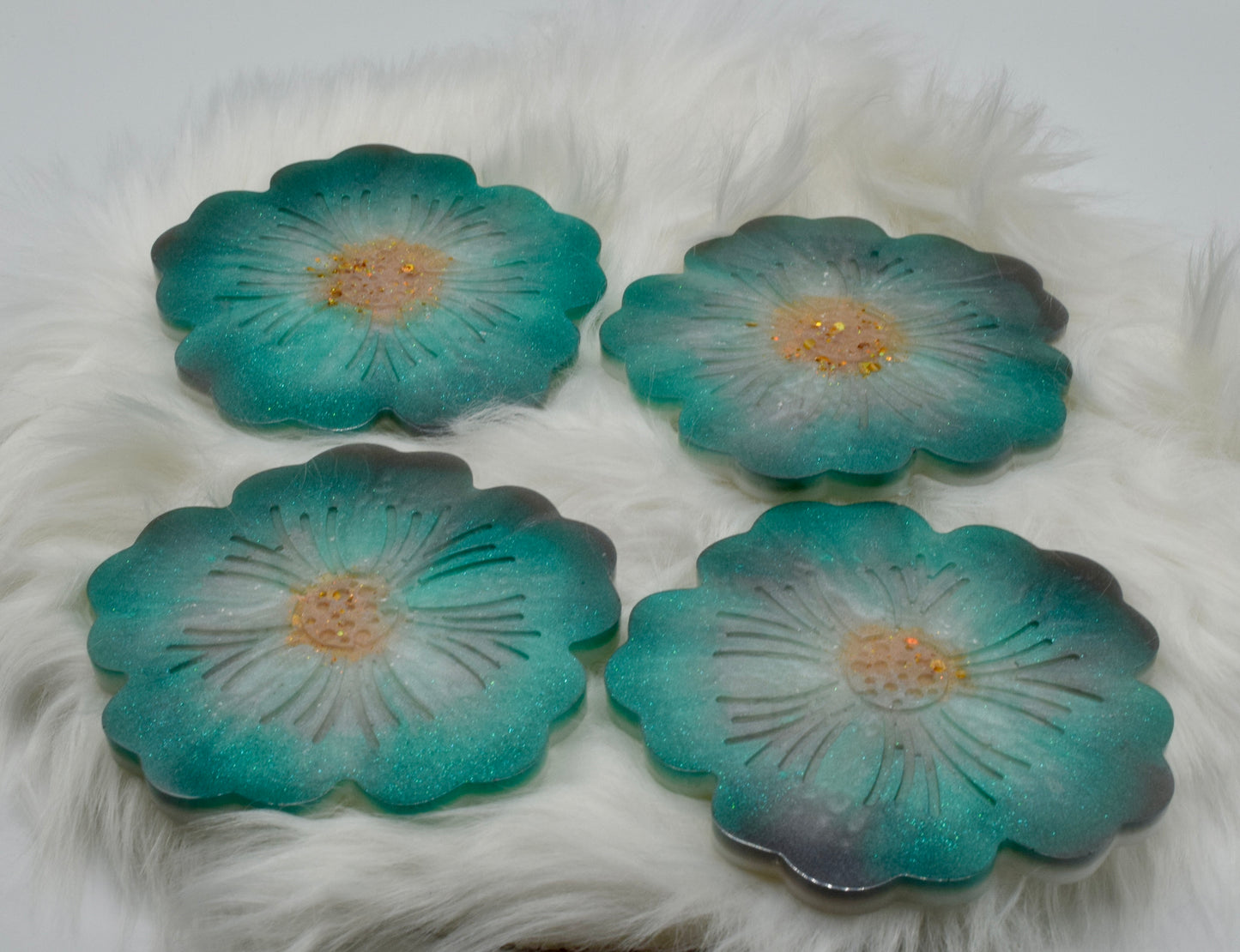 Blumen-Untersetzer aus Epoxidharz – 4er Set in Türkis, Grau & Gold – Handgefertigte Glitzer-Tischdeko
