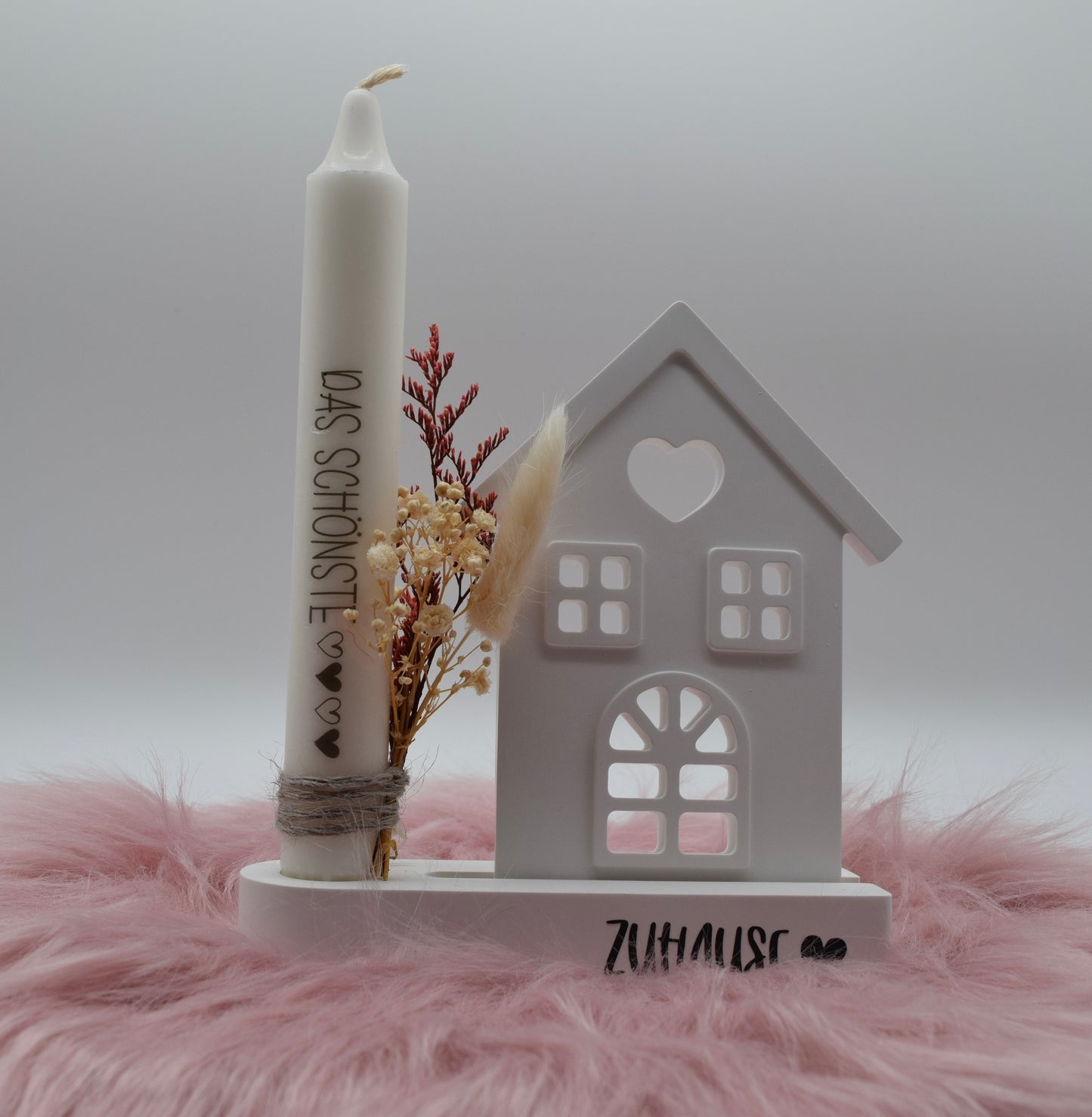 Haus-Kerzenhalter mit Trockenblumen – Handgemachte Deko aus Gießpulver – "Zuhause"