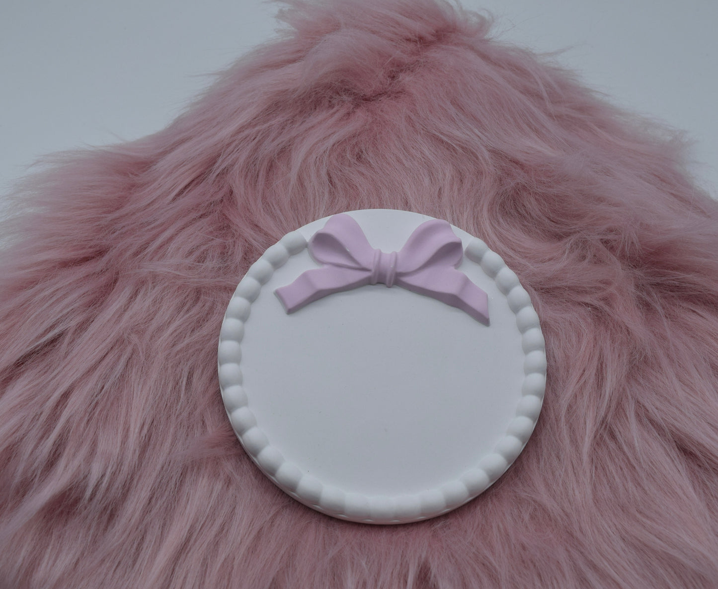 Handgemachter Untersetzer mit süßer Schleife – Minimalistisch & Skandinavisch – Gießpulver Keraflott