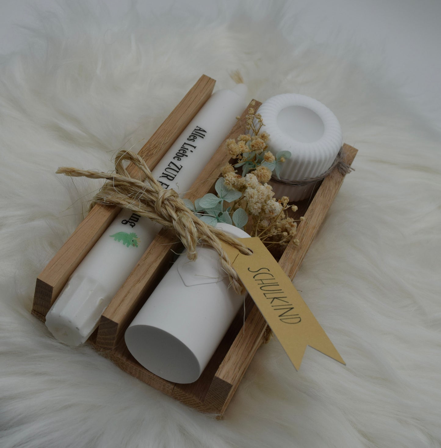 Handgemachtes Geschenkset zur Einschulung mit Kerze, Mini-Vase, Trockenblumen & Holztablett