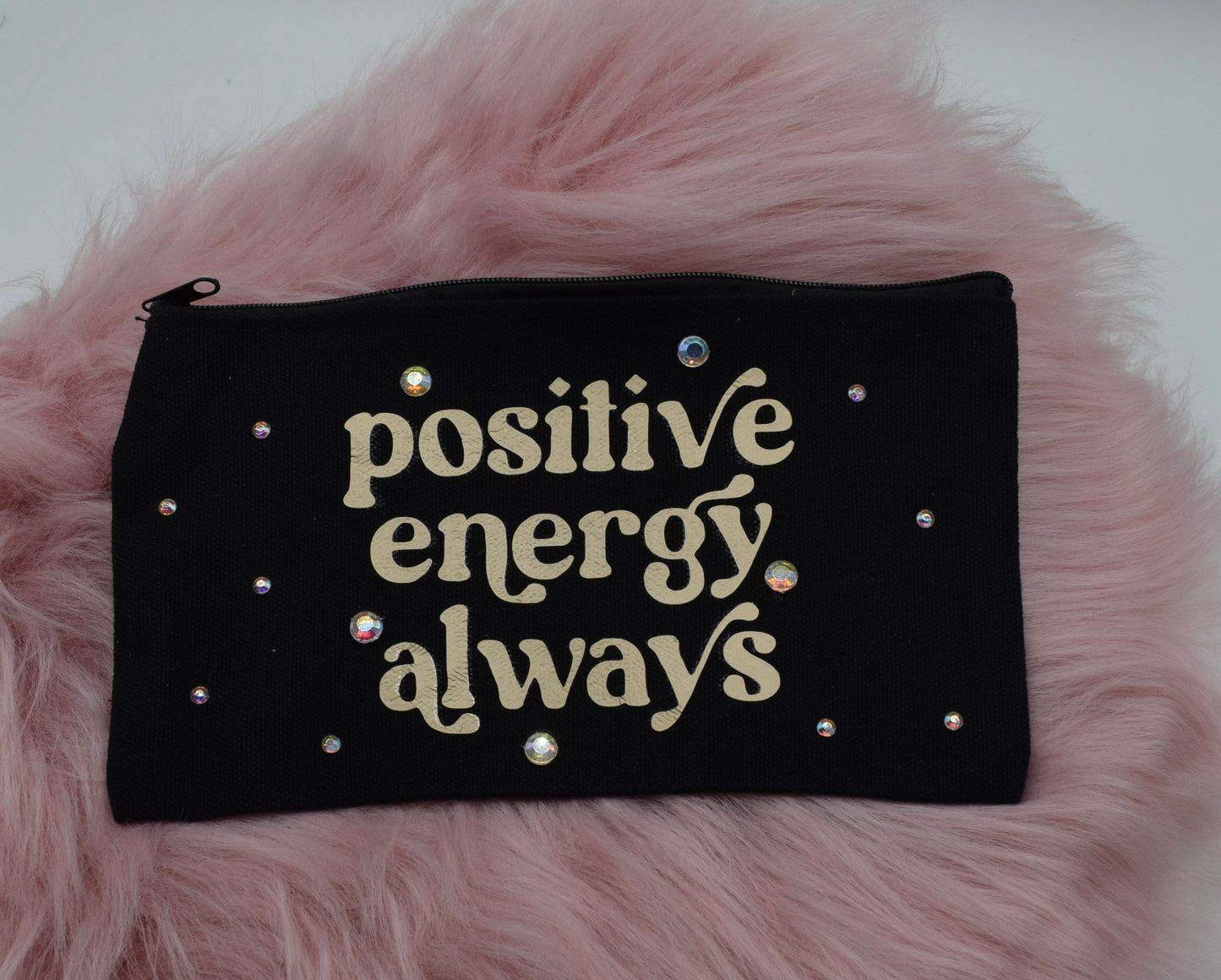 Kosmetiktasche „Positive Energy Always“ – Handgemachte Make-up Tasche mit Glitzersteinen – Inspirierende Geschenkidee