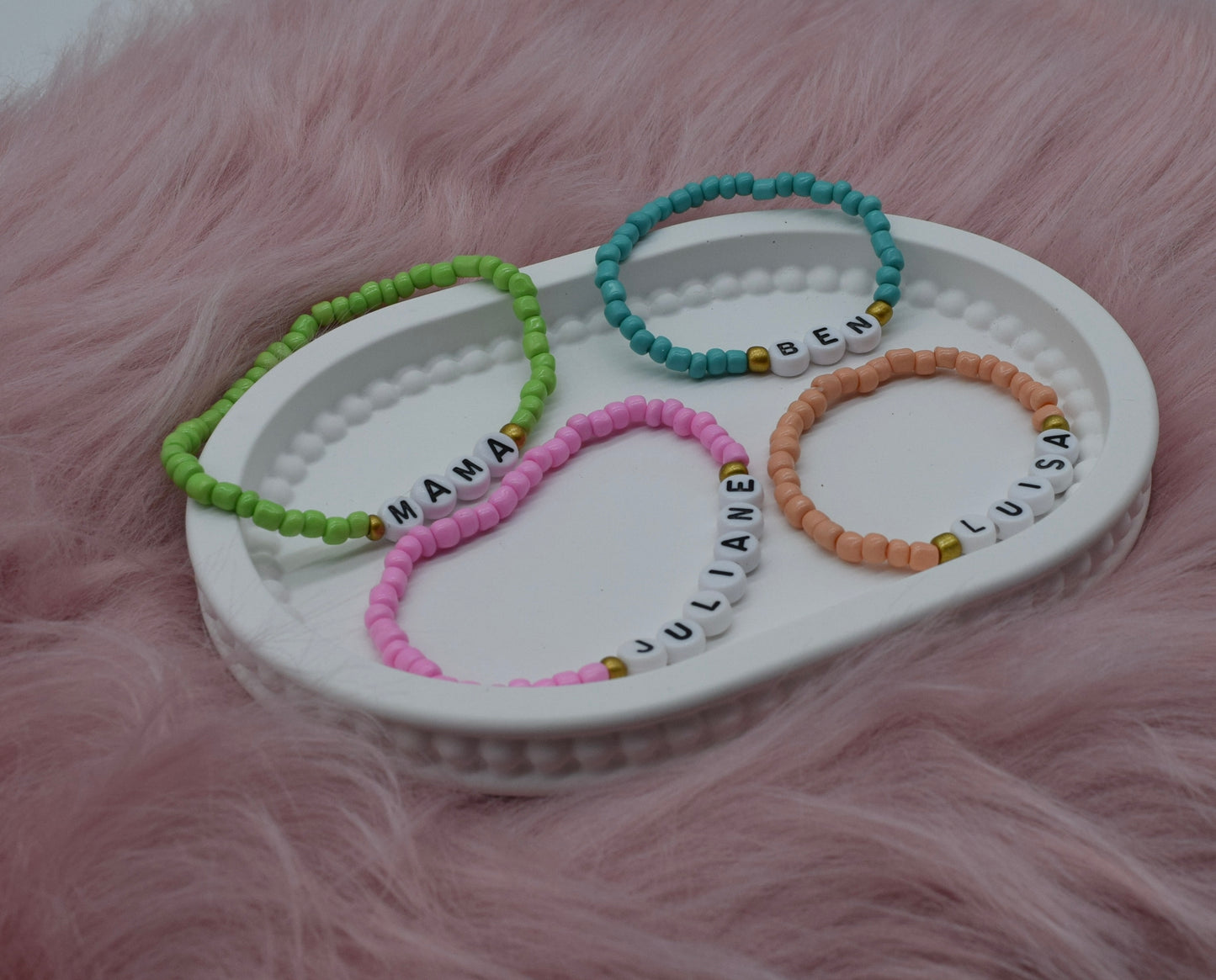 Personalisiertes Perlenarmband – Individuelle Namensarmbänder für Kinder & Erwachsene – Geschenkidee Familie