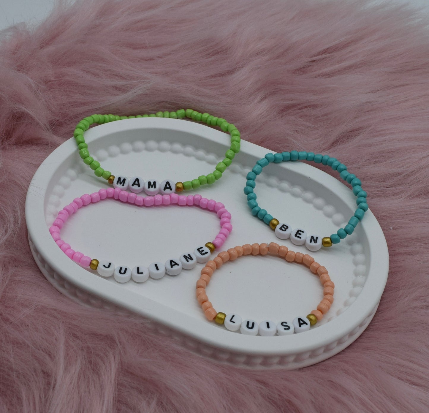 Personalisiertes Perlenarmband – Individuelle Namensarmbänder für Kinder & Erwachsene – Geschenkidee Familie