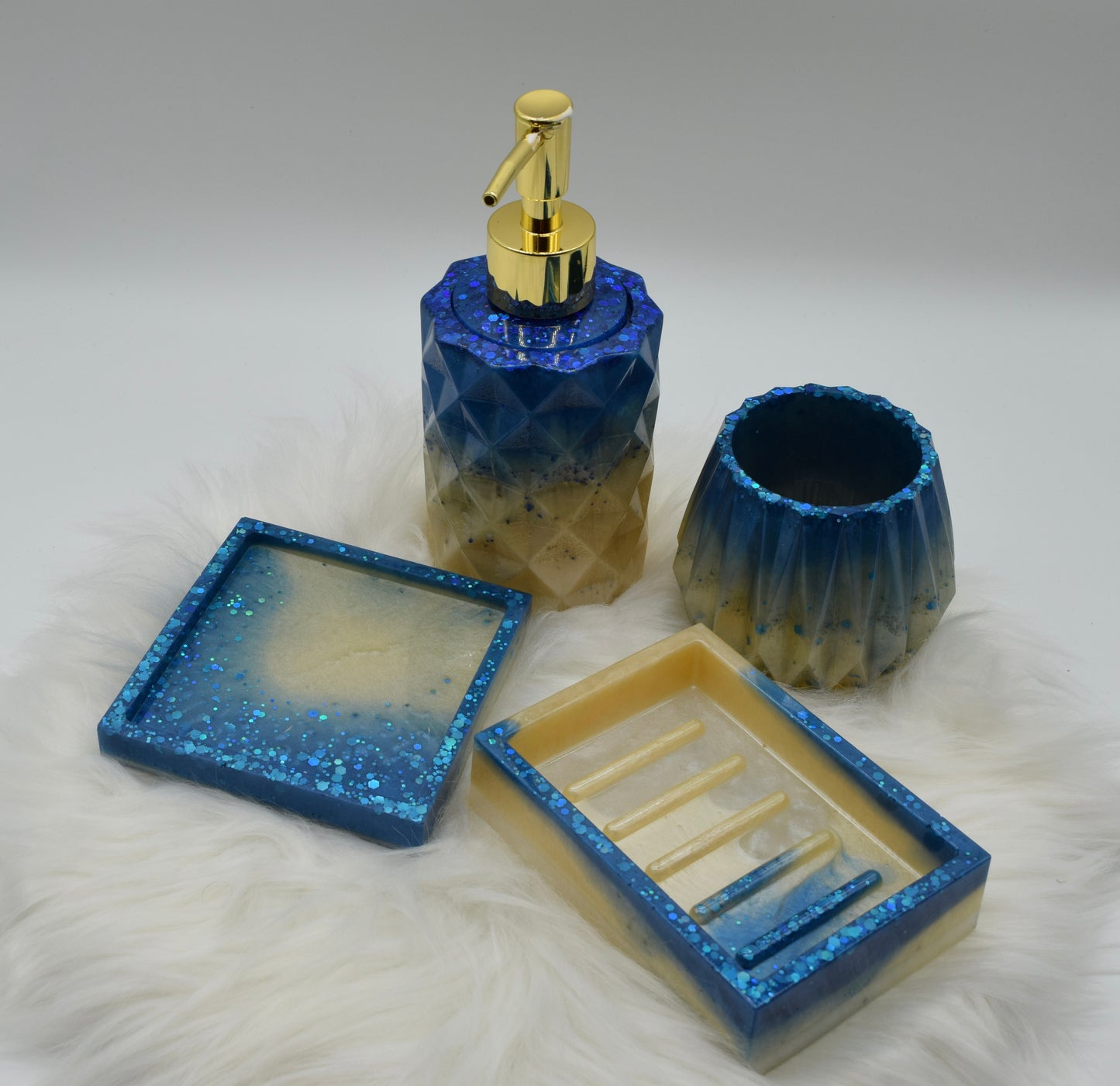 Luxuriöses 4-teiliges Bad-Set aus Epoxidharz in Nachtblau &amp; Creme mit Glitzer. Handgemacht &amp; einzigartig.
