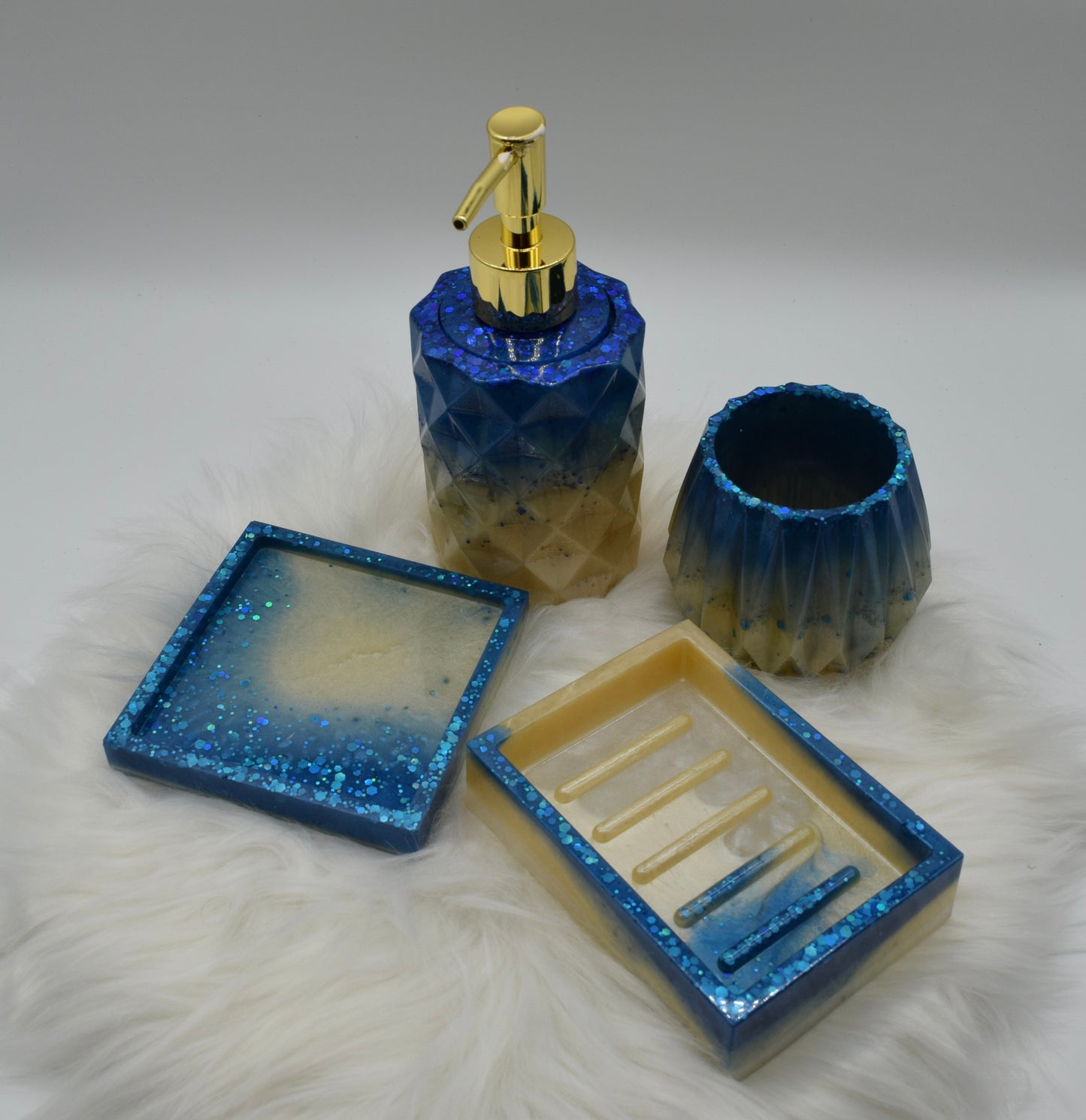 Luxuriöses 4-teiliges Bad-Set aus Epoxidharz in Nachtblau &amp; Creme mit Glitzer. Handgemacht &amp; einzigartig.
