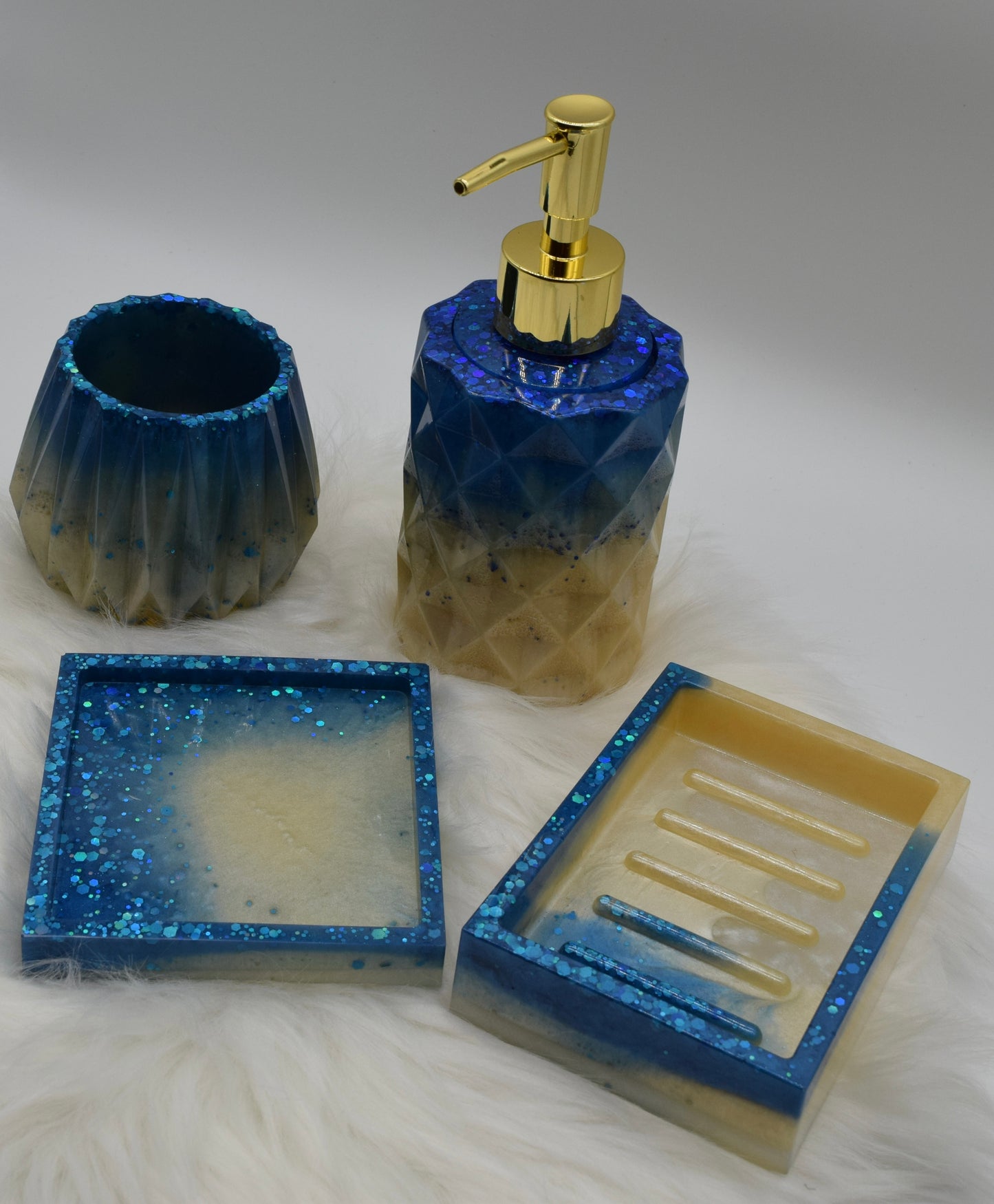 Luxuriöses 4-teiliges Bad-Set aus Epoxidharz in Nachtblau &amp; Creme mit Glitzer. Handgemacht &amp; einzigartig.