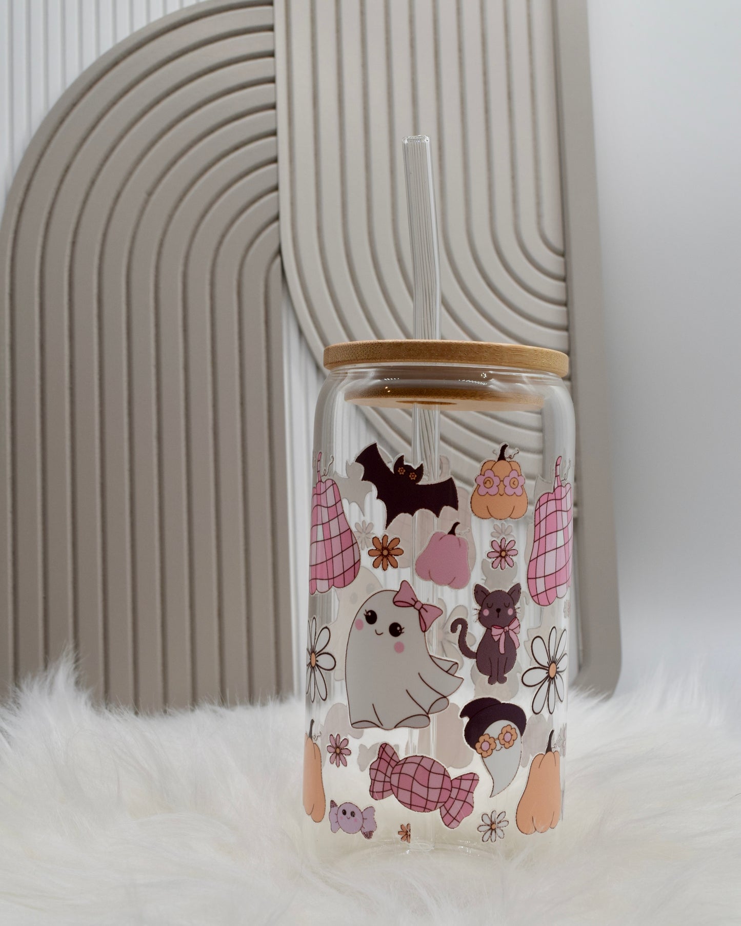 Halloween Trinkglas mit Deckel & Strohhalm – Süßes Geister- & Kürbis-Design