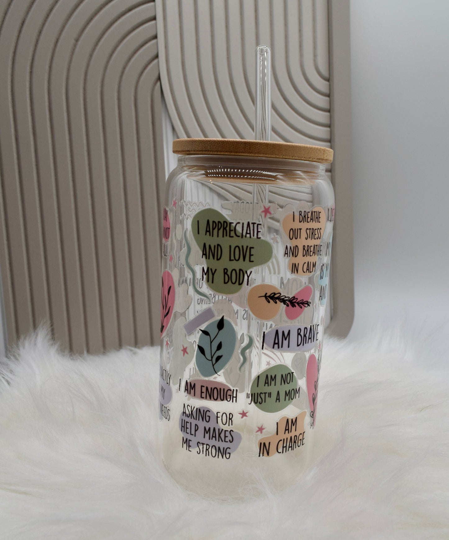 Cozy Trinkglas mit Deckel & Strohhalm – Bücher, Kaffee & Blumen Design