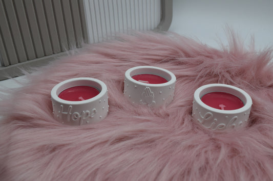 Teelichthalter 3er Set aus Gießpulver – mit „HOPE“, „LIEBE“ & Symbol gefaltete Hände – inkl. Teelichter