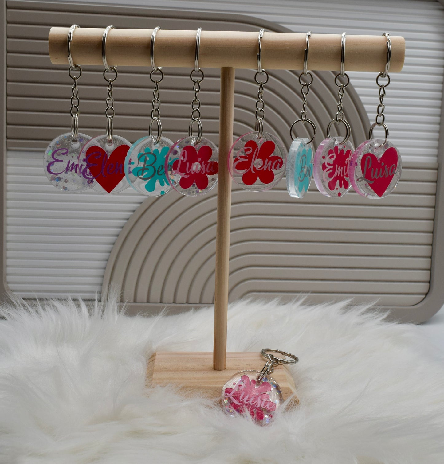 Personalisierter Schlüsselanhänger aus Resin – mit Wunschname & Design (Herz, Blume, Farbklecks)