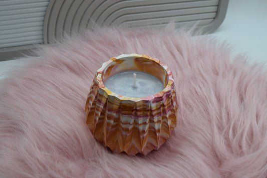 Kerze im bunten Marmor-Look – Handgemachte Kerze im strukturierten Gießpulver-Gefäß | Geschenkidee & Wohnaccessoire