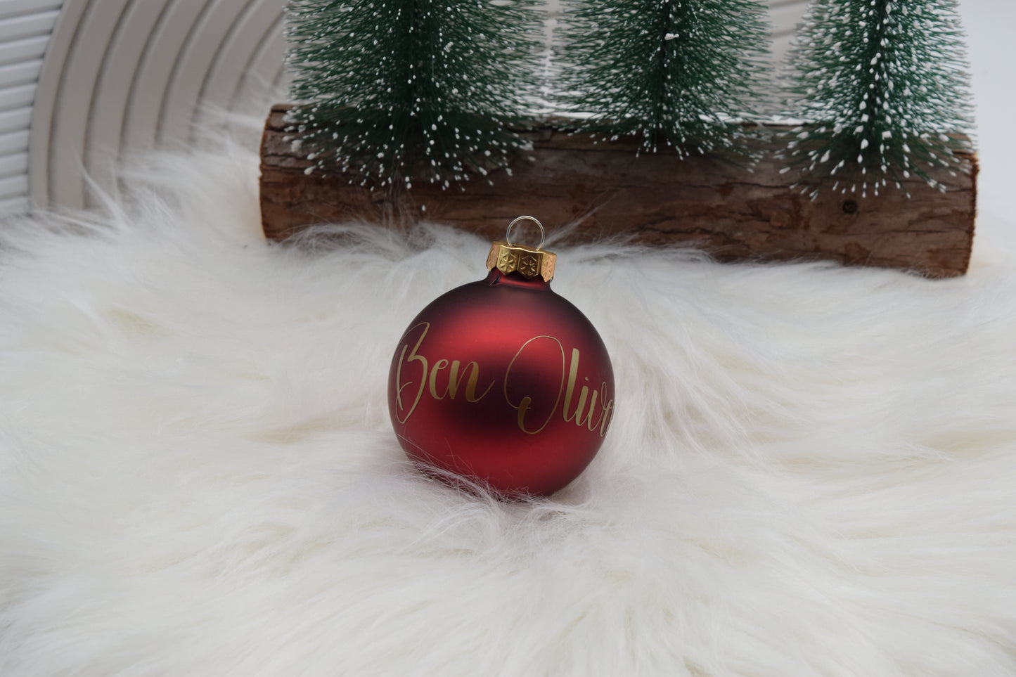 Personalisierte Weihnachtskugel mit Namen – Rot matt, Glas mit Goldschrift - 8 cm