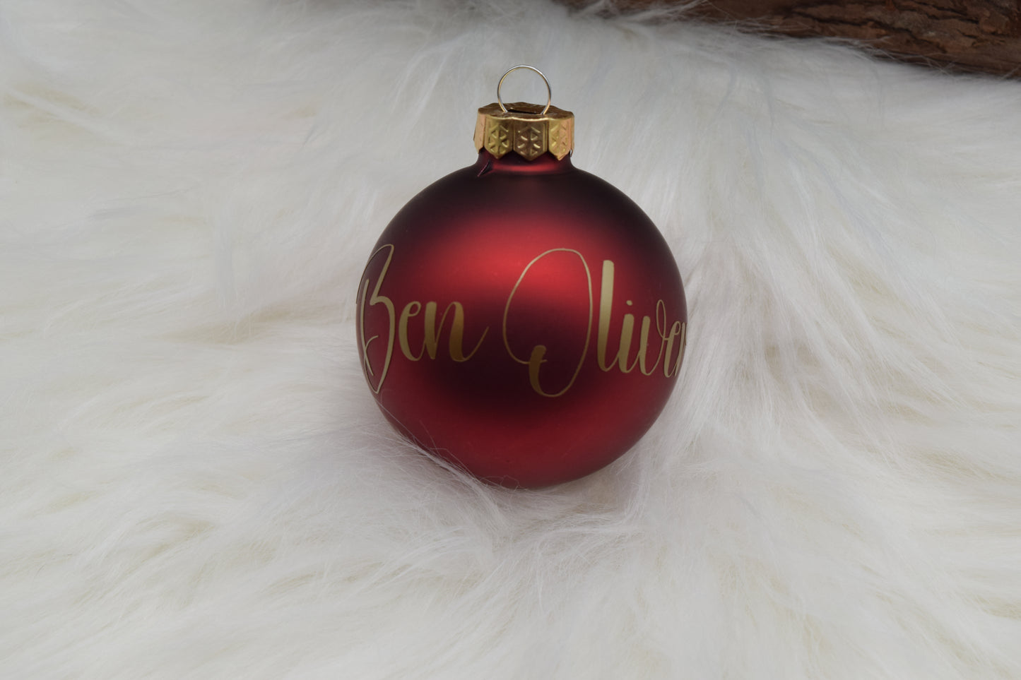 Personalisierte Weihnachtskugel mit Namen – Rot matt, Glas mit Goldschrift - 8 cm