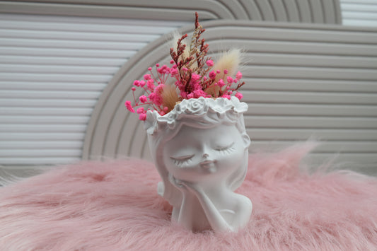 Vase „Träumendes Mädchen“ mit Trockenblumen – Skandi Deko Figur & Geschenkidee
