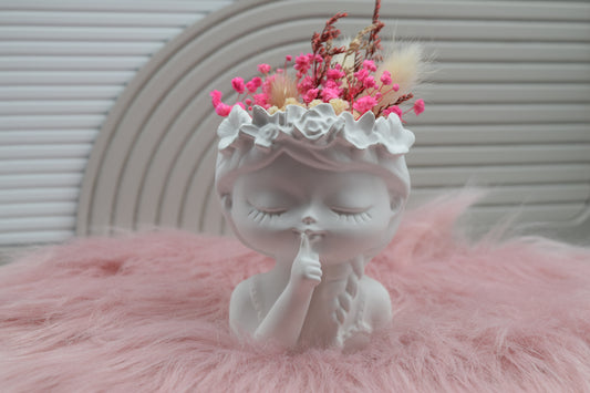 Vase „Pssst-Mädchen“ mit Trockenblumen – romantische Deko Figur & Geschenkidee