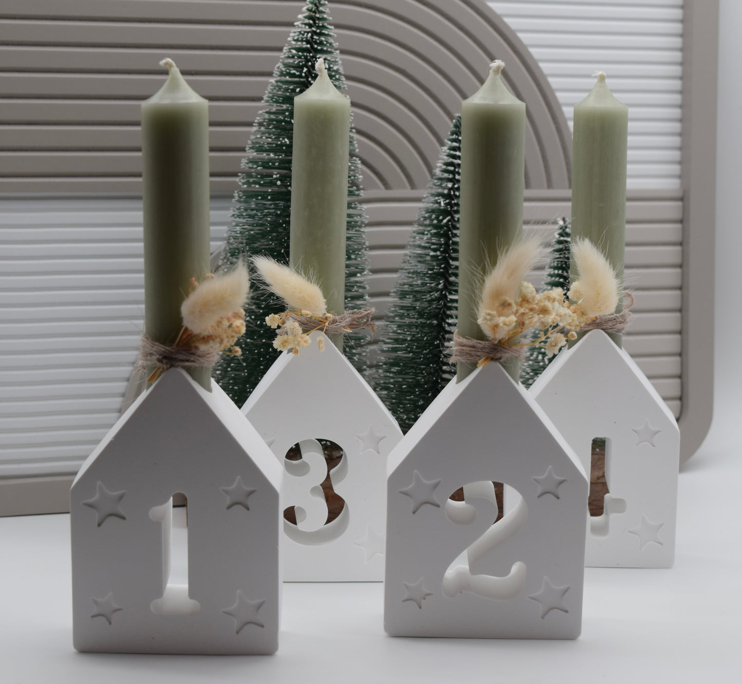 Adventskranz 4er-Set Häuser Kerzenhalter – moderne Weihnachtsdeko im Skandi-Stil