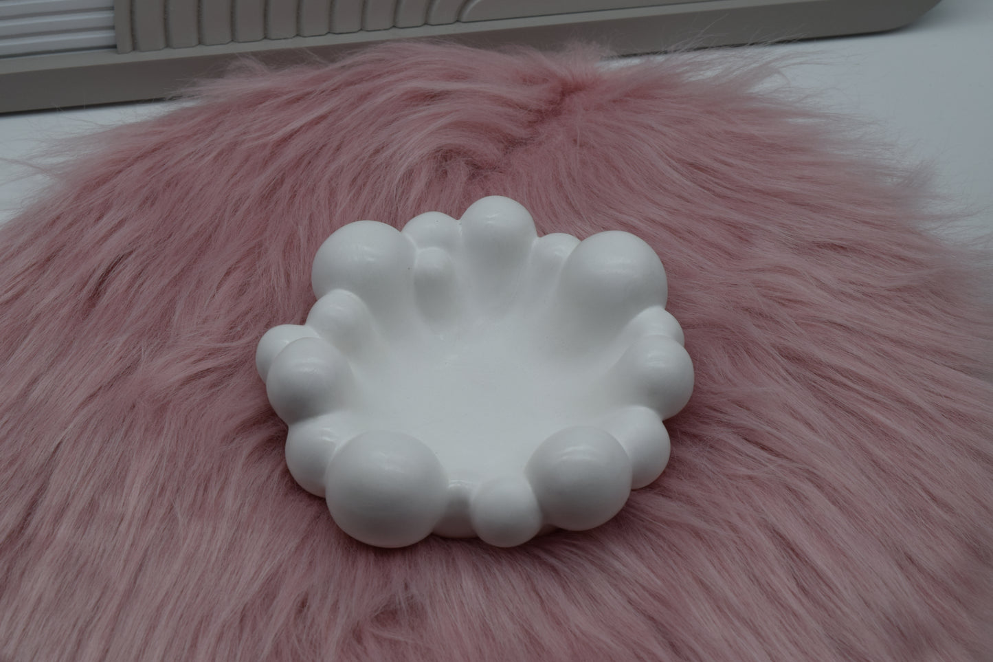 Bubble Schale aus Gießpulver – Moderne Deko & Schmuckschale in Weiß