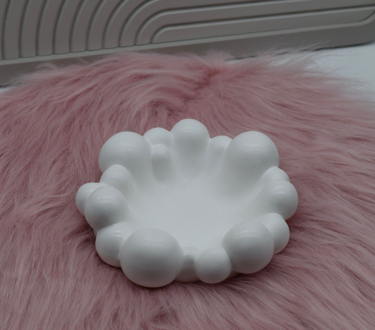 Bubble Schale aus Gießpulver – Moderne Deko & Schmuckschale in Weiß