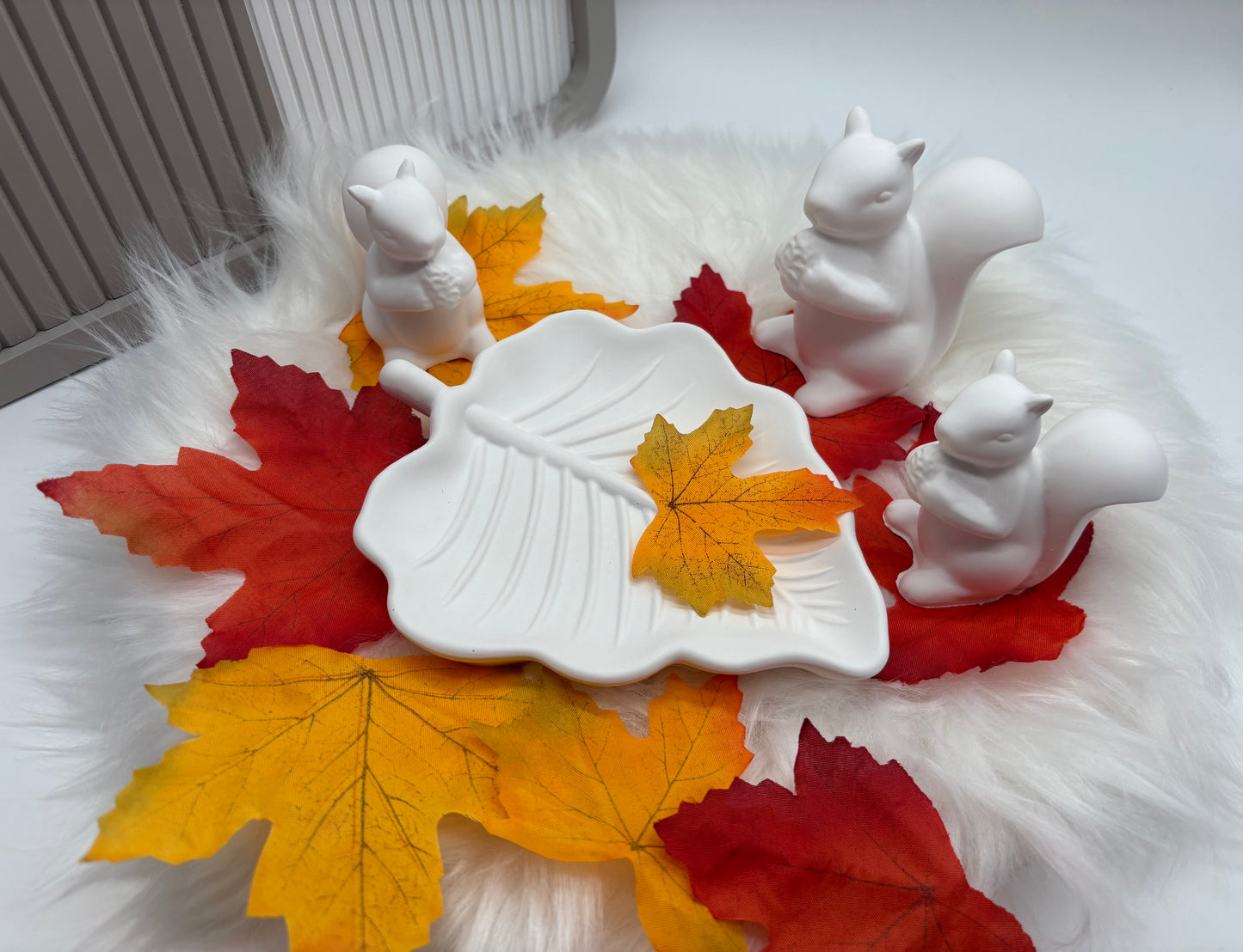 Herbstdeko Set Herbstblatt & 3 Eichhörnchen – Handmade Tisch- & Wohndeko