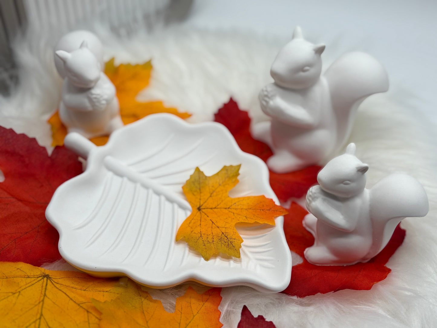 Herbstdeko Set Herbstblatt & 3 Eichhörnchen – Handmade Tisch- & Wohndeko