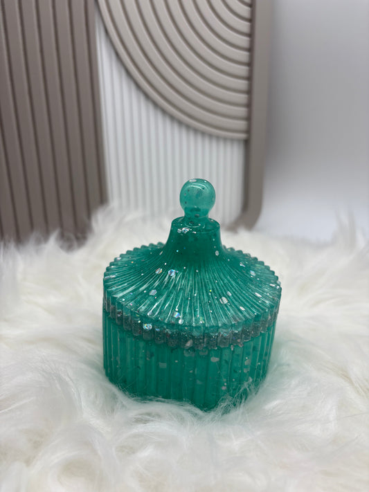 Dose mit Deckel aus Resin – Handgemachte Schmuckdose in Smaragdgrün mit Glitzer